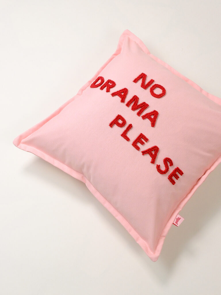 No Drama Please Punch Kırlent Kılıfı – Pembe/Kırmızı
